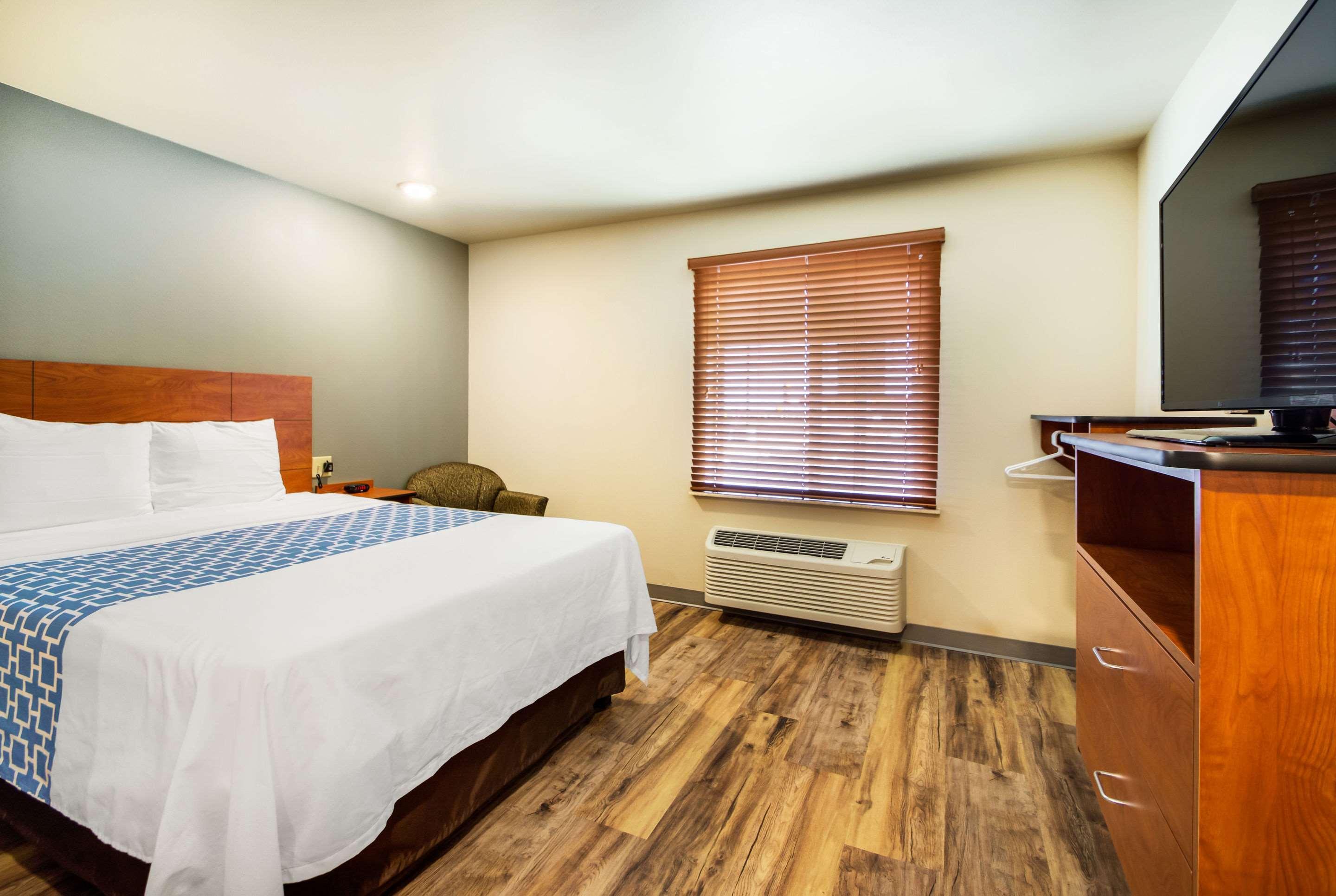 Econo Hotel 2*