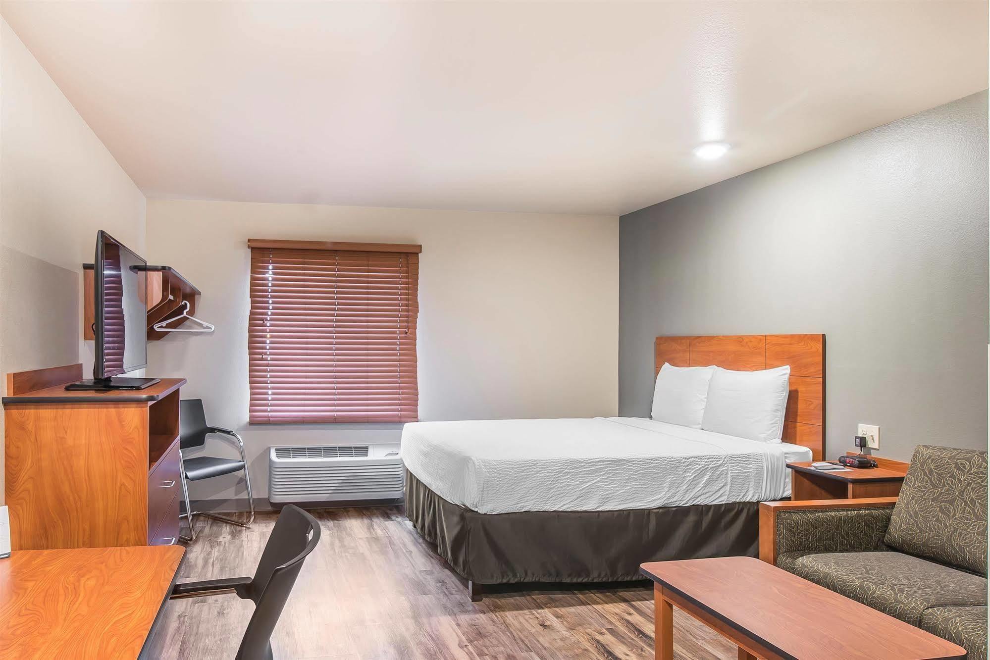 Econo Hotel 2*