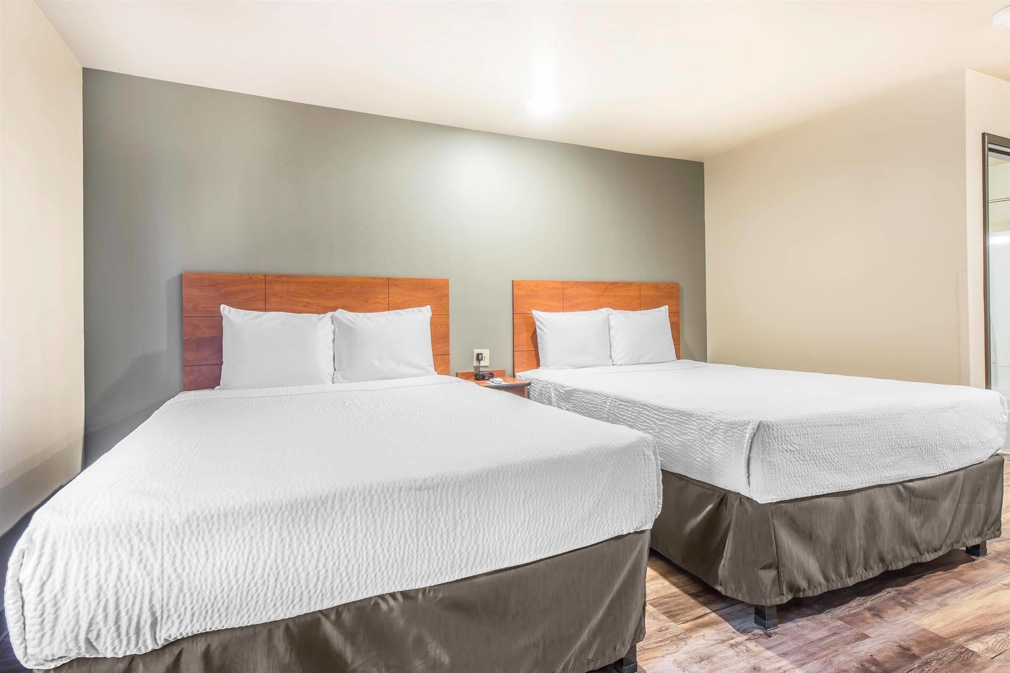 Econo Hotel